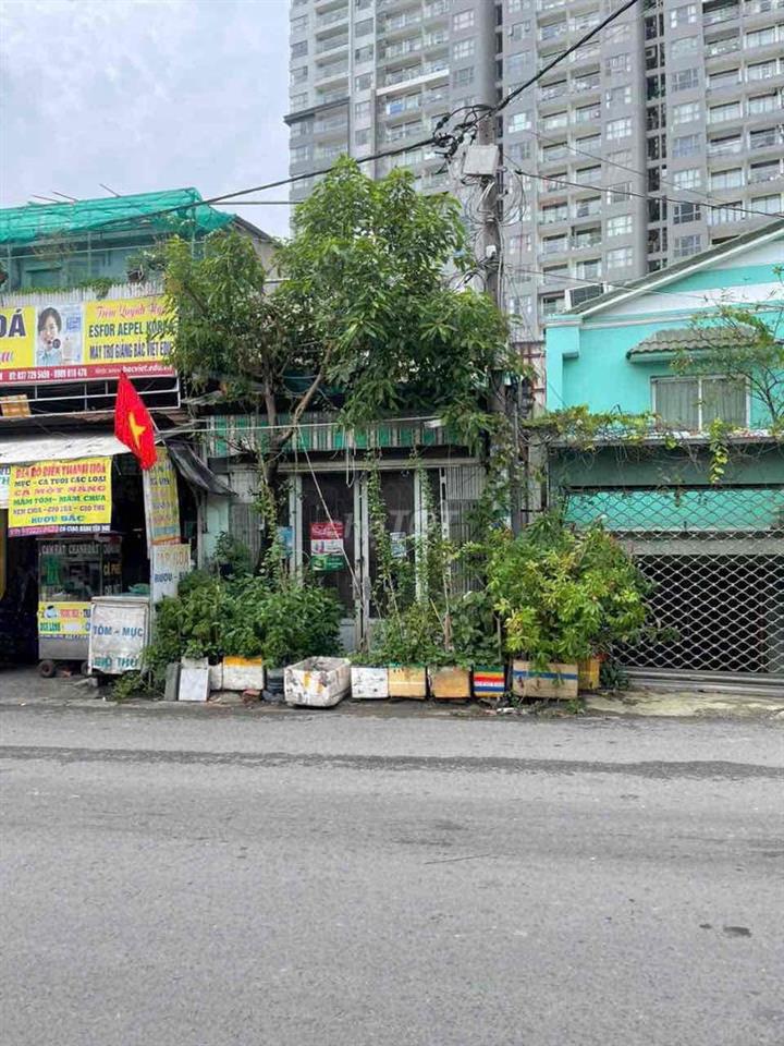 cần bán nhà mặt tiền đường Đào Trí 10x22 giá 23 tỷ