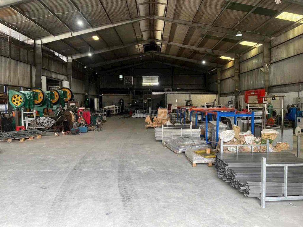 KHO XƯỞNG GIÁ TỐT ( 550m2 ) AO ĐÔI