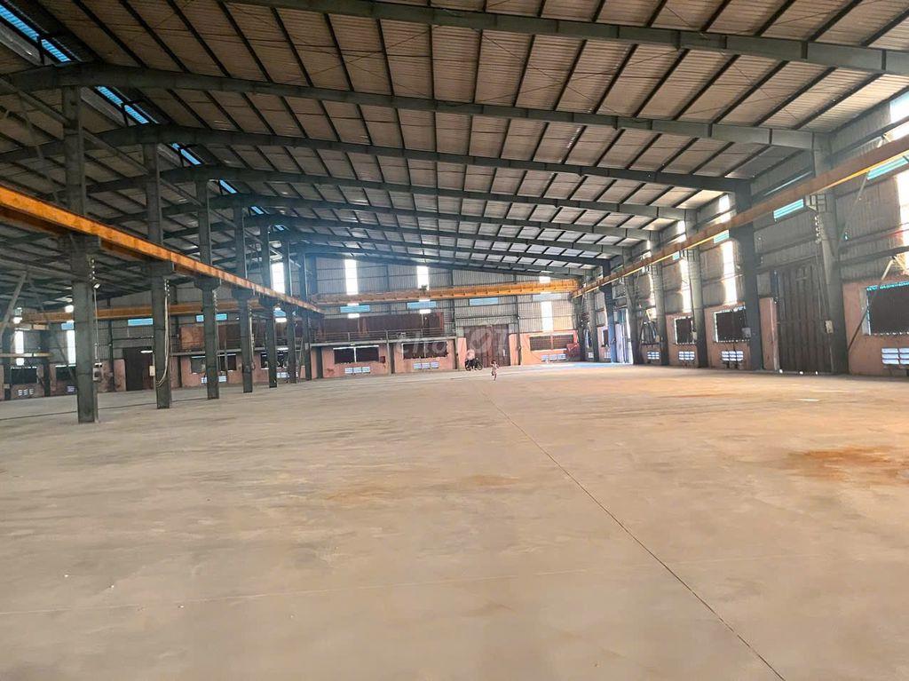 Cho thuê xưởng dt 13500m đường xe contarner