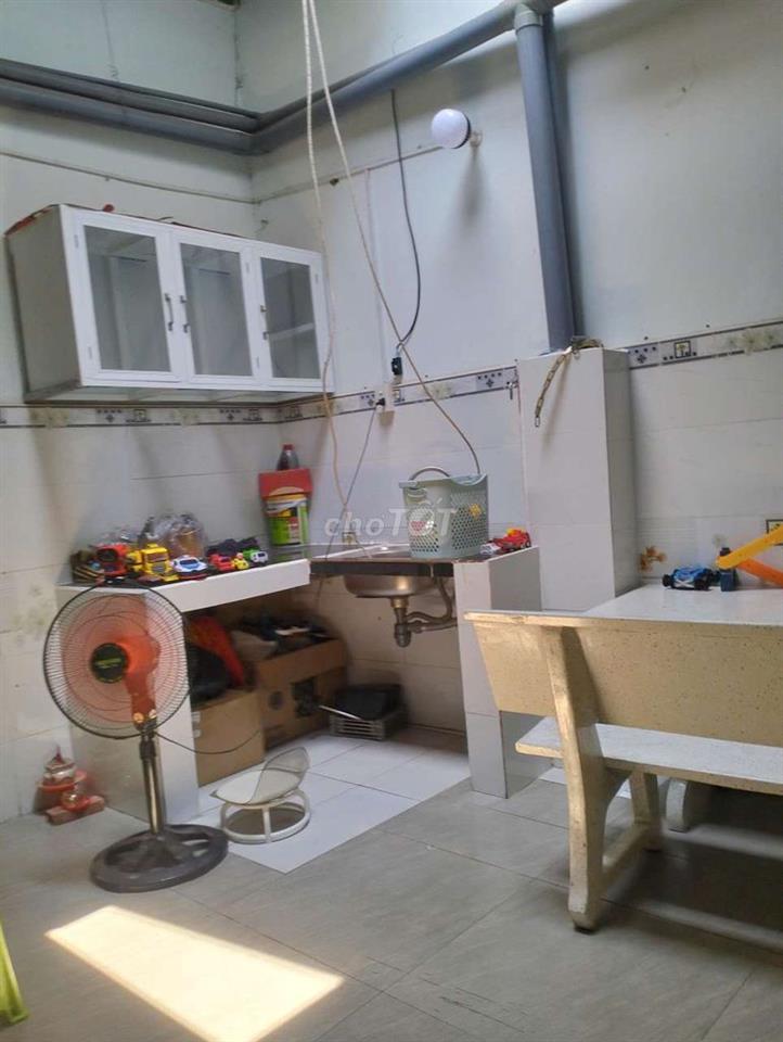 cho thuê 1phòng trọ full nội thất DT 24m² có ban công, bếp và xe dưới 