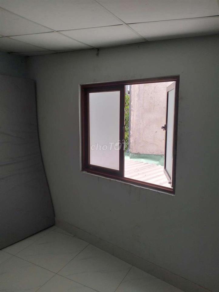cho thuê 1phòng trọ full nội thất DT 24m² có ban công, bếp và xe dưới 