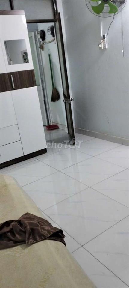 cho thuê 1phòng trọ full nội thất DT 24m² có ban công, bếp và xe dưới 