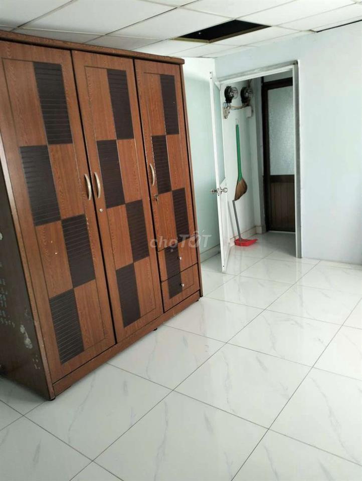 cho thuê 1phòng trọ full nội thất DT 24m² có ban công, bếp và xe dưới 