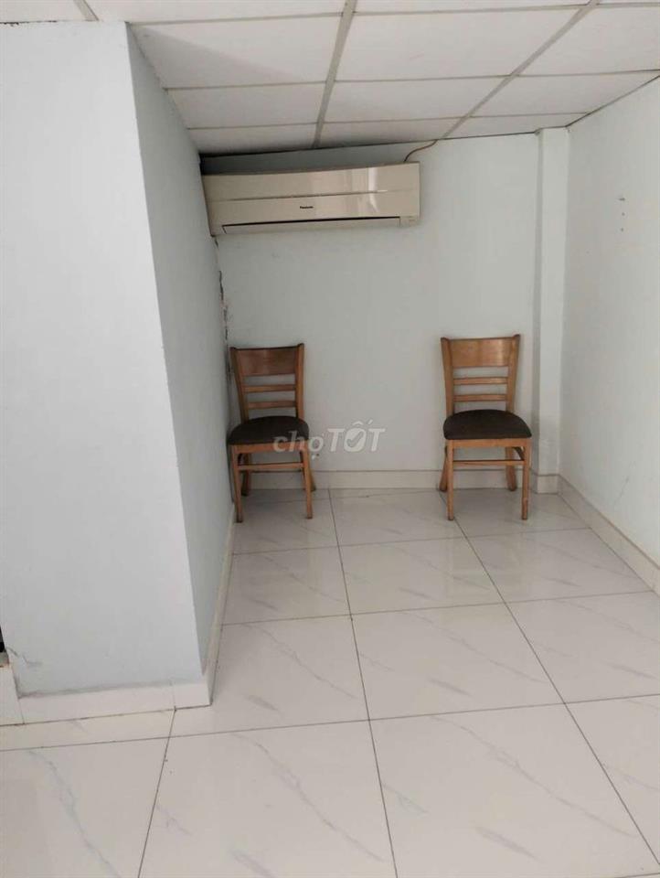 cho thuê 1phòng trọ full nội thất DT 24m² có ban công, bếp và xe dưới 