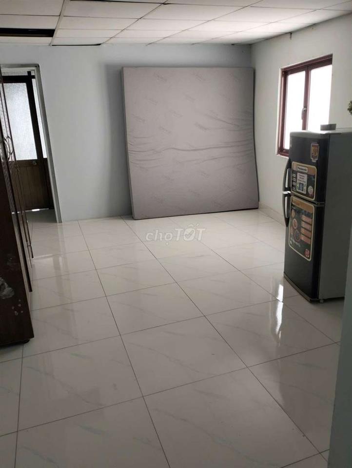 cho thuê 1phòng trọ full nội thất DT 24m² có ban công, bếp và xe dưới 
