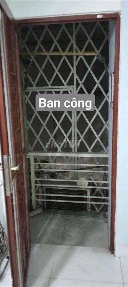 cho thuê 1phòng trọ full nội thất DT 24m² có ban công, bếp và xe dưới 