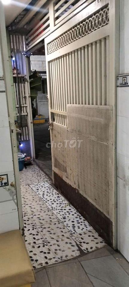 cho thuê 1phòng trọ full nội thất DT 24m² có ban công, bếp và xe dưới 