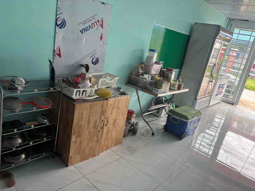 Sang lại mặt bằng kinh doanh đối diện trường học