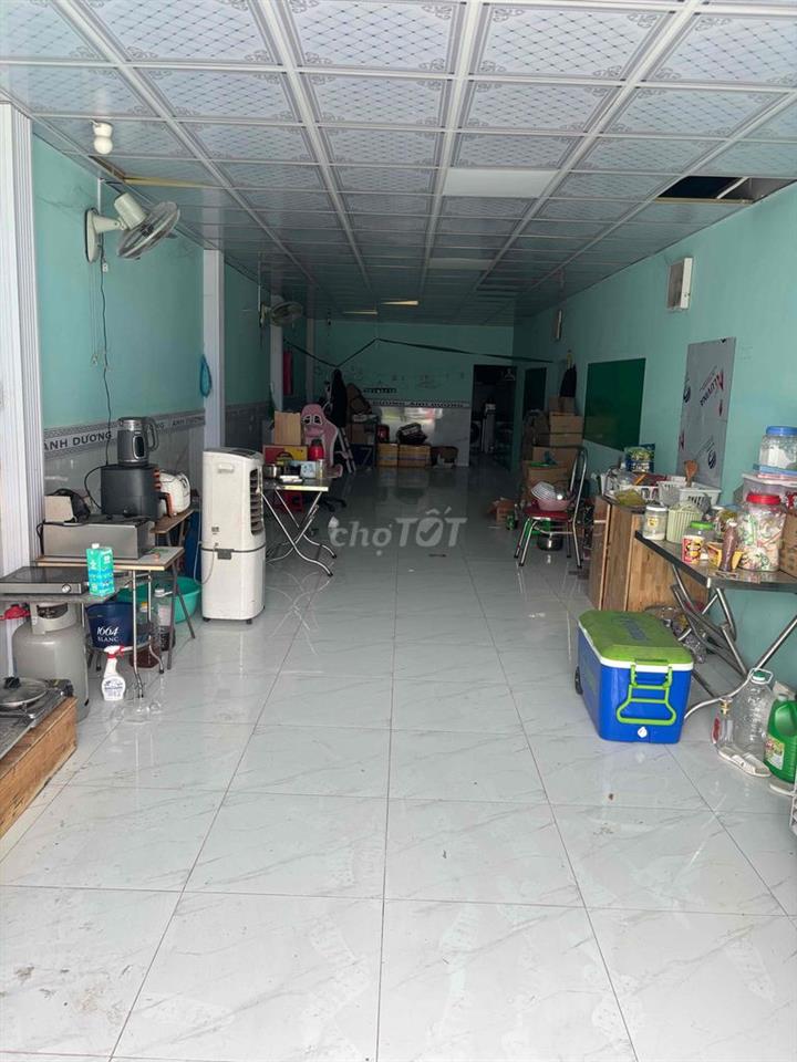 Sang lại mặt bằng kinh doanh đối diện trường học