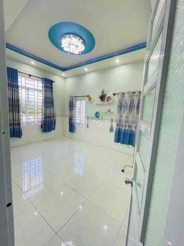 Thanh lý gấp căn nhà hưng long qui đức , Tphcm