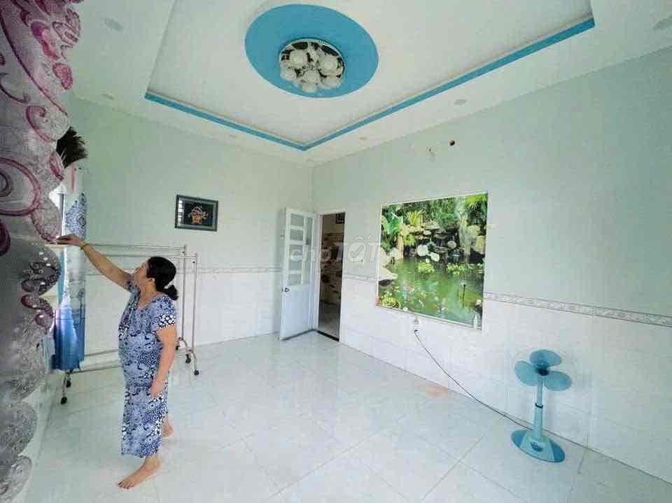Thanh lý gấp căn nhà hưng long qui đức , Tphcm
