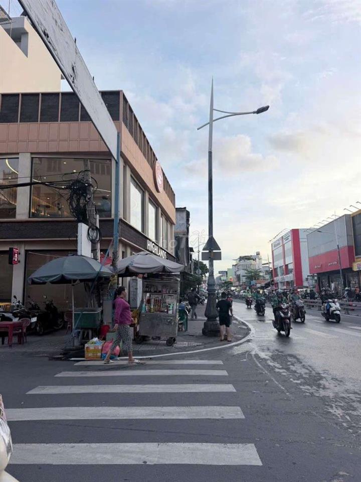 Bán nhà 2 tầng Dương Bá Trạc - Sau MT 1 căn - SHCC - Giá cực tốt 
