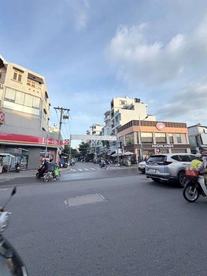 Bán nhà 2 tầng Dương Bá Trạc - Sau MT 1 căn - SHCC - Giá cực tốt 