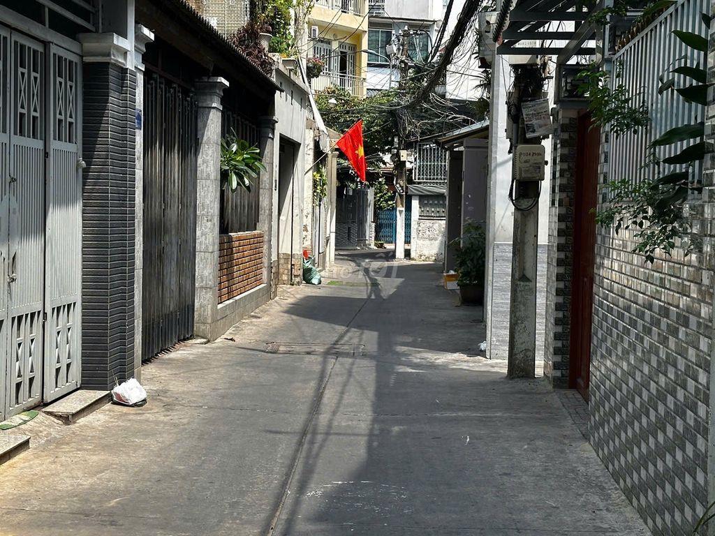 PHẠM VĂN HAI, PHƯỜNG TÂN SƠN NHẤT, TPHCM. DT: 5.05M X 16, 2 LẦU + ST