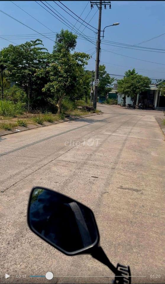 tôi có một lo đất nền ở xã Mỹ Lộc dien tích 300m2 muốn bán 700.000.000