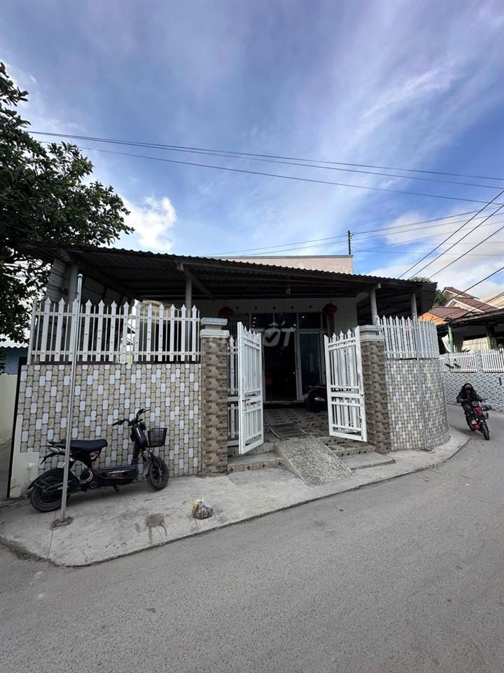 Thay đổi chổ ở nên cần bán gấp nhà chính chủ tại Cà Ná