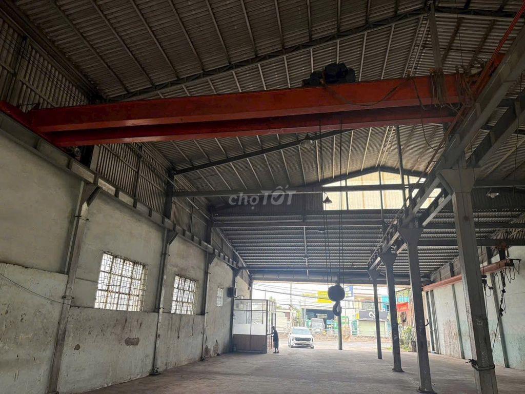 Cho thuê nhà + kho xưởng + đất mặt tiền Quốc Lộ 1A – Bình Chánh