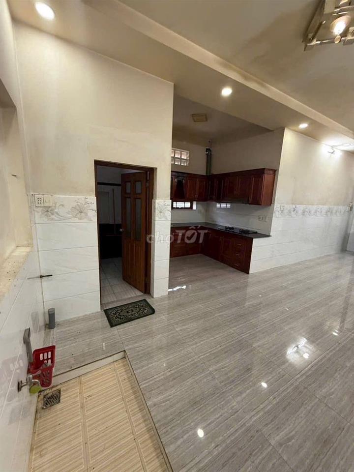 Cho thuê nhà + kho xưởng + đất mặt tiền Quốc Lộ 1A – Bình Chánh