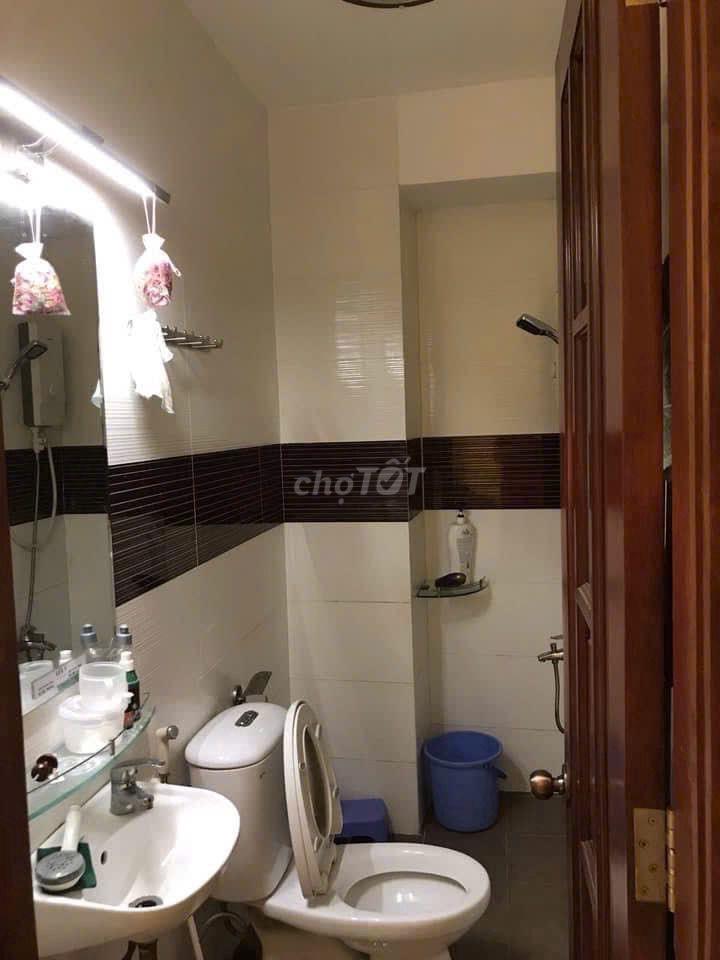 Nhà  Trần  Quang Diệu, quận  3 đủ  tiện  nghi  giá  mềm