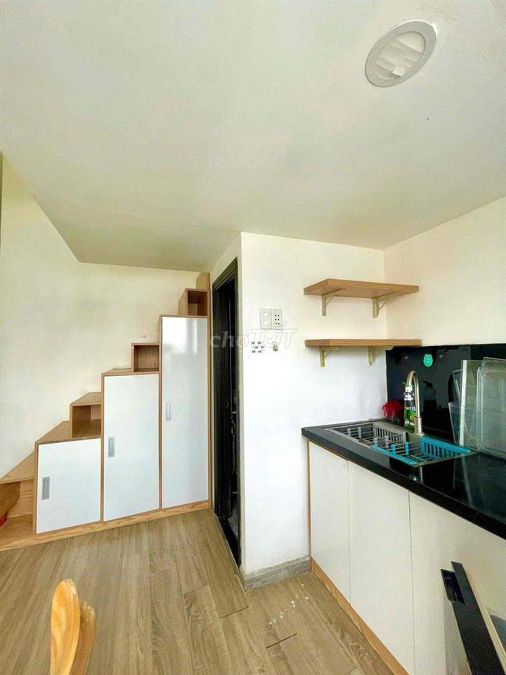 Vừa trống sẵn duplex cửa sổ trời full nội thất gần đại học NTTU