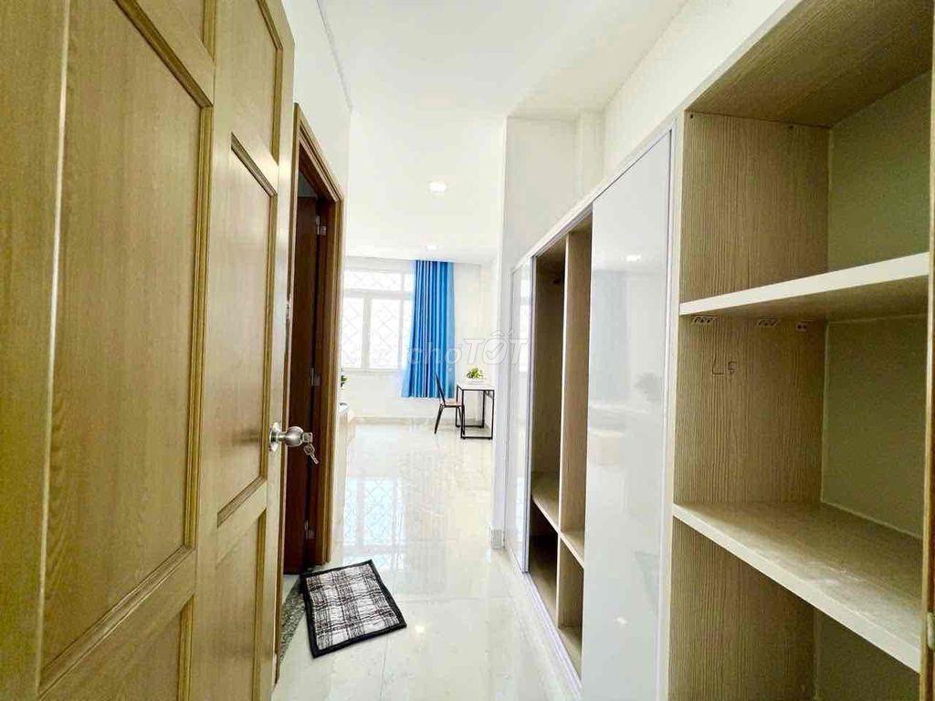 Studio cửa sổ trời full nội thất ngay gần nhà thờ Xóm Chiếu