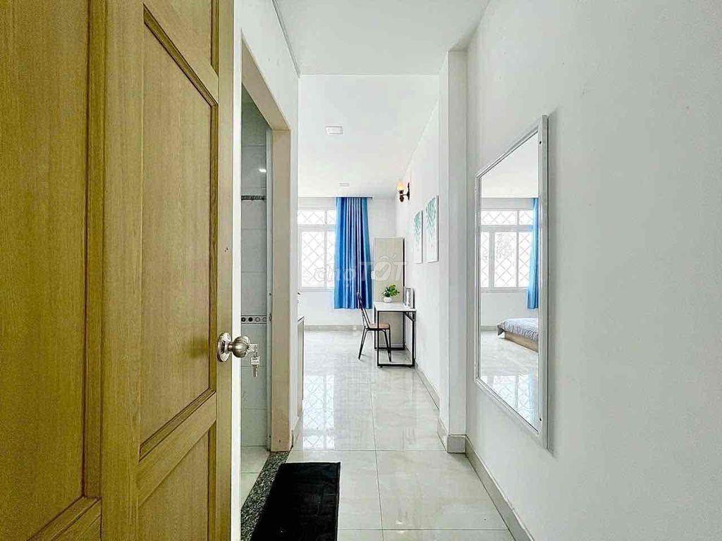 Studio cửa sổ trời full nội thất ngay gần nhà thờ Xóm Chiếu