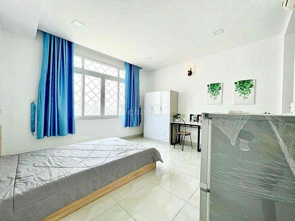 Studio cửa sổ trời full nội thất ngay gần nhà thờ Xóm Chiếu
