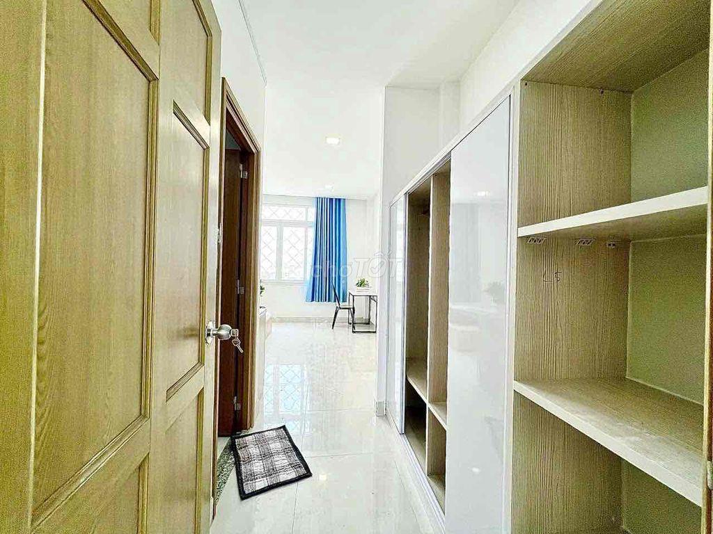 Studio cửa sổ trời full nội thất ngay gần nhà thờ Xóm Chiếu