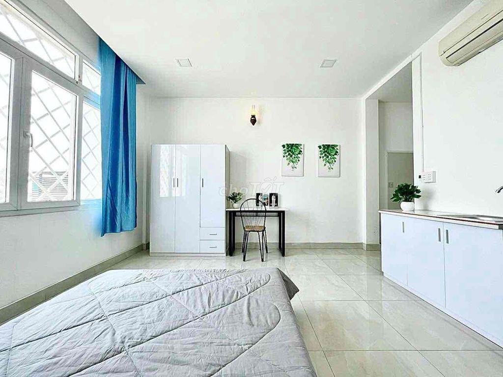 Studio cửa sổ trời full nội thất ngay gần nhà thờ Xóm Chiếu