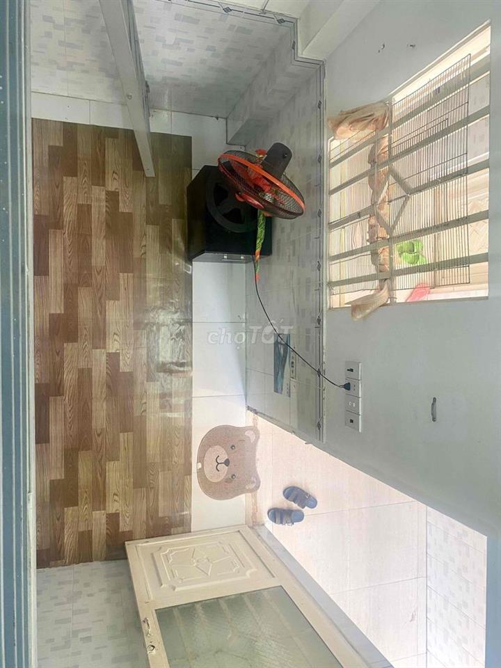 phòng thoáng mát, có gác, balcon gió trời gần BX quận 8. ub bình hưng