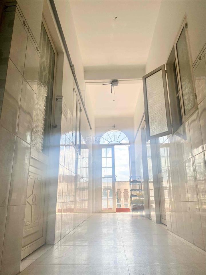 phòng thoáng mát, có gác, balcon gió trời gần BX quận 8. ub bình hưng
