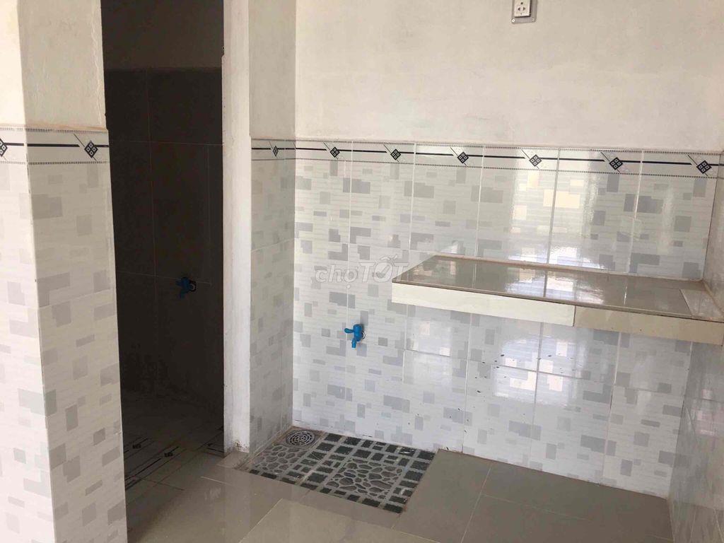Cho thuê phòng trọ mới 25m2 có gác lững, WC riêng tại F2/3L Quách Đieu