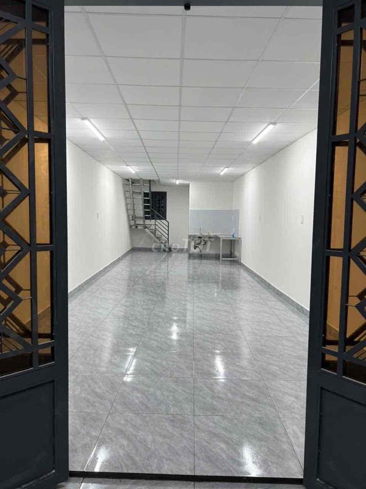 nhà mới mặt tiền rộng có thể kinh doanh đủ các loại dich vụ