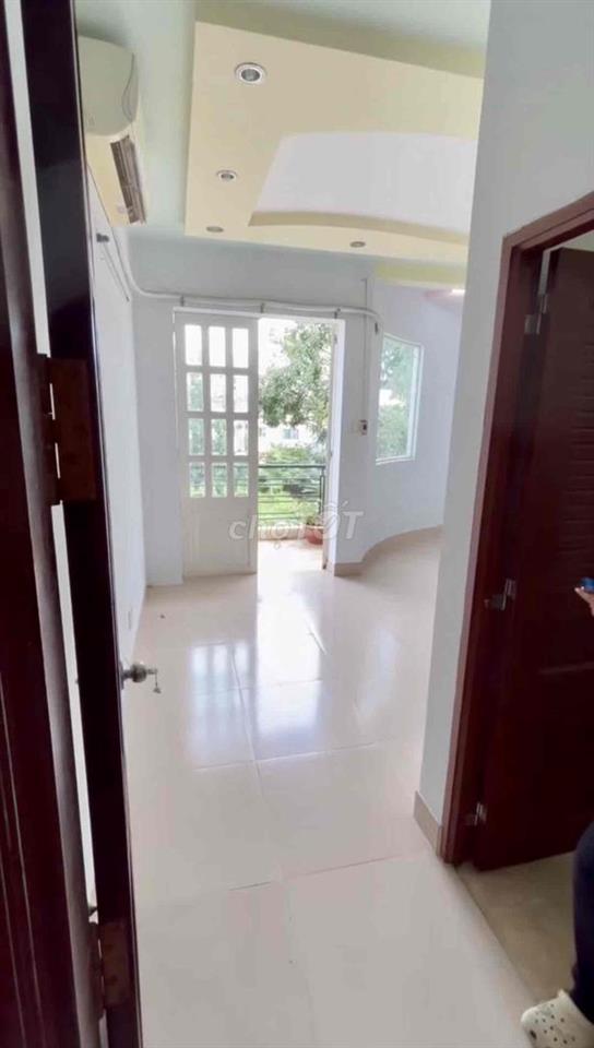 Cho thuê phòng trọ 30m2, có ban công trong KDC Phong Phú 5