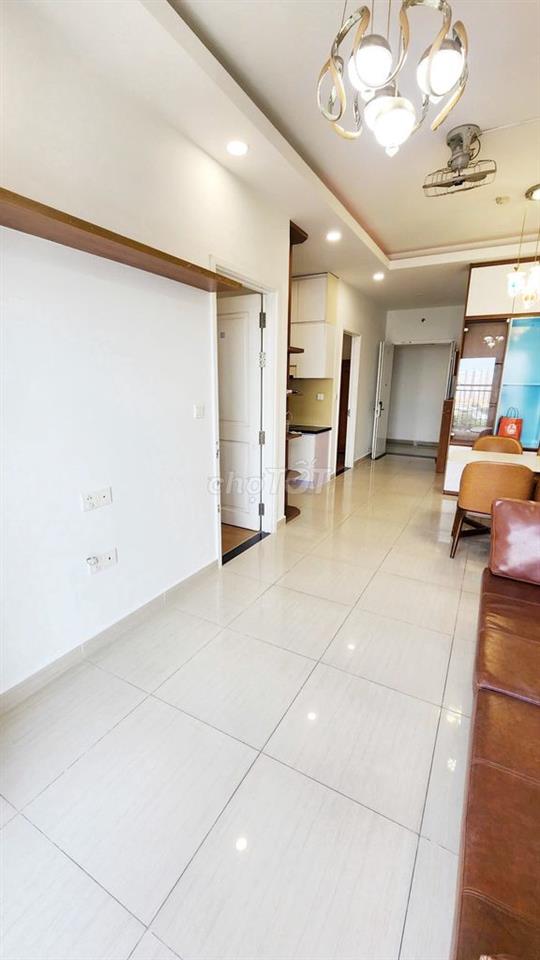 Chính Chủ bán căn hộ view hồ bơi 2PN, 2WC full nội thất cao cấp