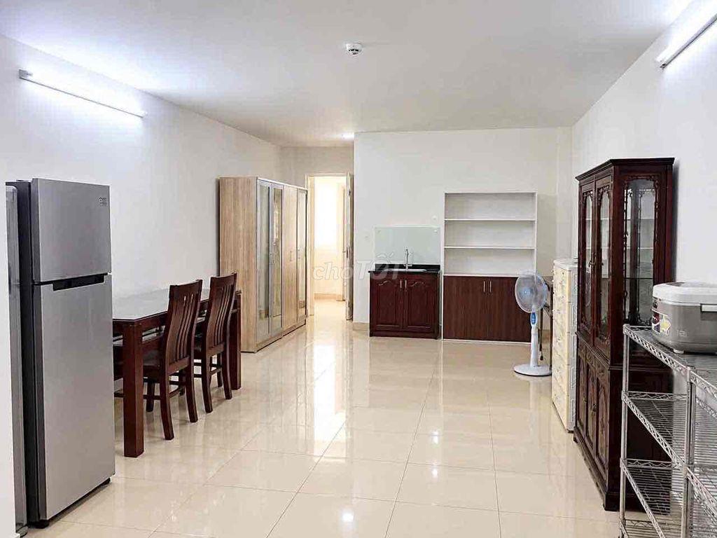 căn hộ sát bên Đầm Sen