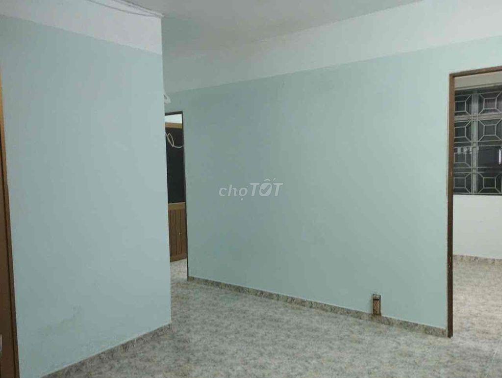 Bán căn hộ Chung cư Hoà Bình, quận 10, có Sổ Hồng, 56m2 2PN-1WC giá re