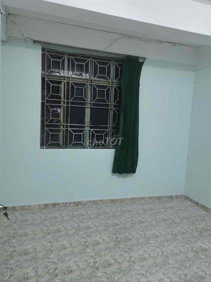 Bán căn hộ Chung cư Hoà Bình, quận 10, có Sổ Hồng, 56m2 2PN-1WC giá re