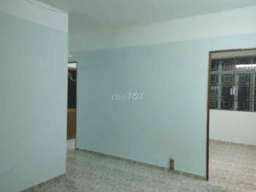 Bán căn hộ Chung cư Hoà Bình, quận 10, có Sổ Hồng, 56m2 2PN-1WC giá re