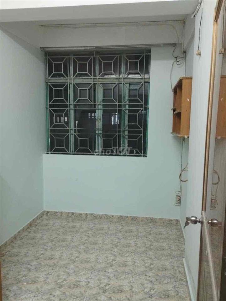 Bán căn hộ Chung cư Hoà Bình, quận 10, có Sổ Hồng, 56m2 2PN-1WC giá re