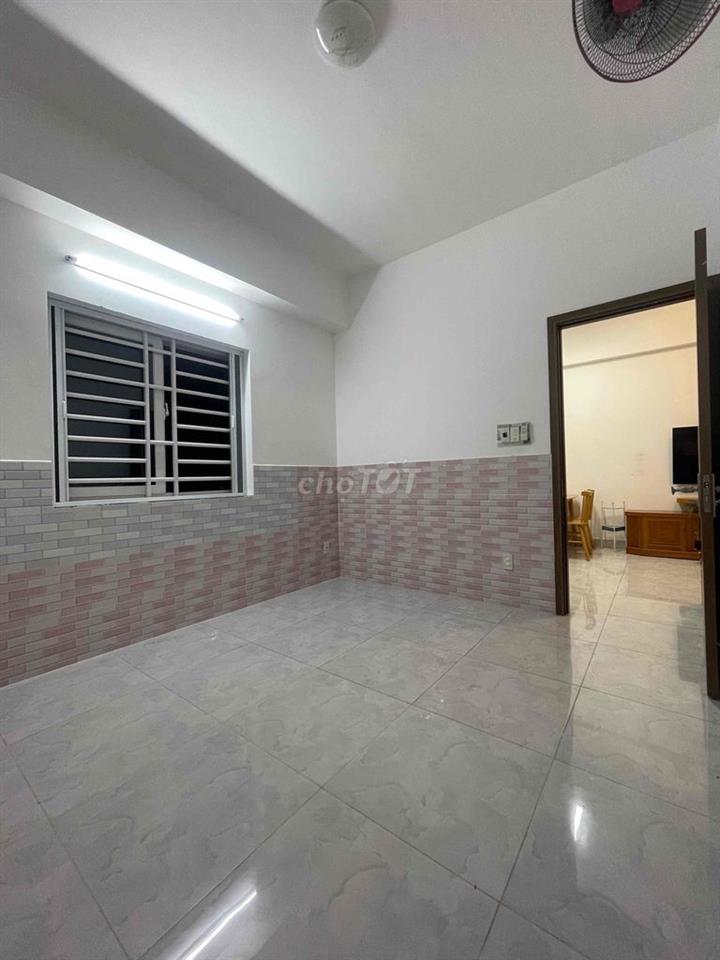 Bán căn hộ chung cư Phú Thọ, quận 11, Sổ Hồng, 65m2 2PN căn góc thoáng