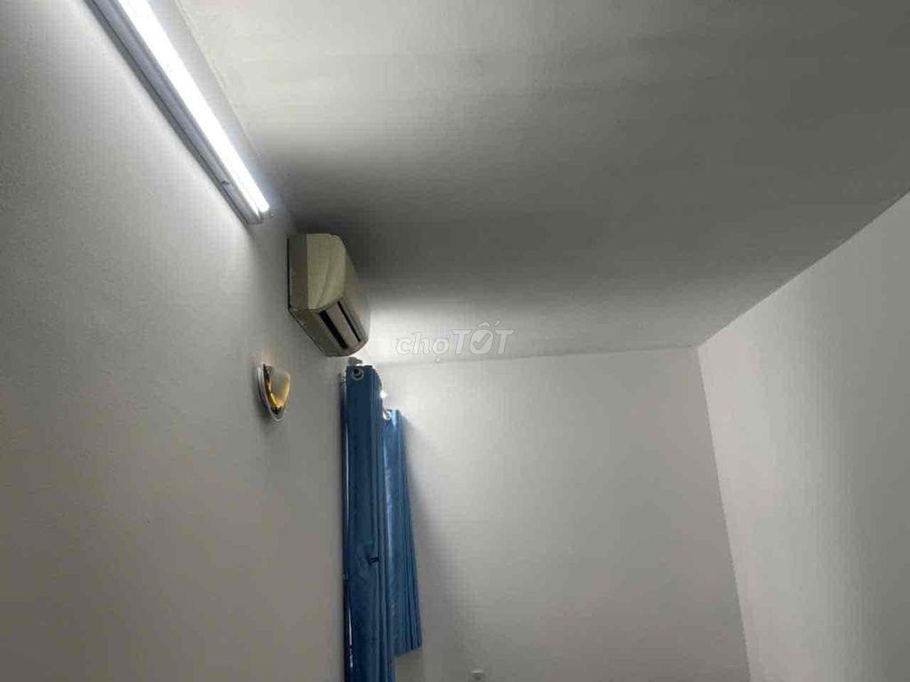 Cho thuê căn hộ Bàu Cát 2- Thang Máy, 60m2 2PN-2WC có NT cơ bản ở Liền