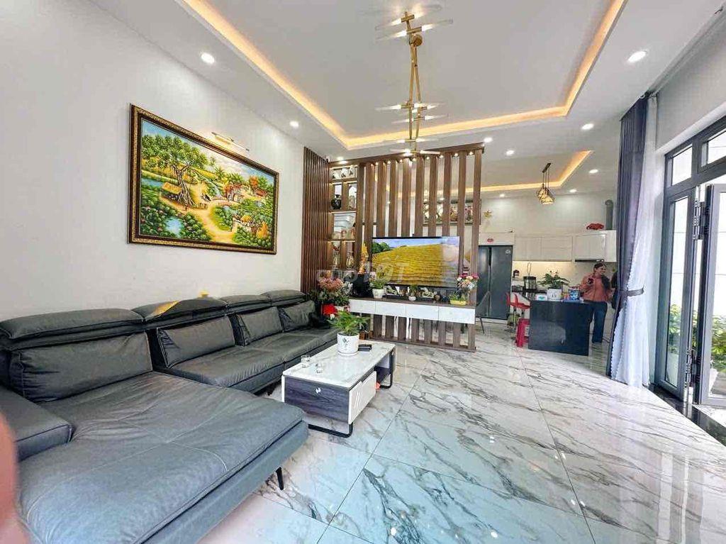 VILLA ĐẸP ĐÀ LẠT – XE HƠI TỚI TẬN NHÀ – 5 PHÒNG NGỦ – SỔ HỒNG RIÊNG
