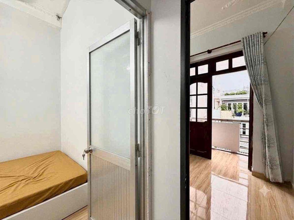 CĂN HỘ 2 PHÒNG NGỦ FULL NỘI THẤT CÓ BAN CÔNG NGAY TẠI KINH DƯƠNG VƯƠNG