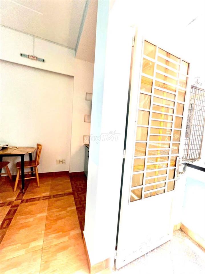 Cho thuê căn hộ bancol tách bếp gồm 1 phòng ngủ và 1 phòng khách 
