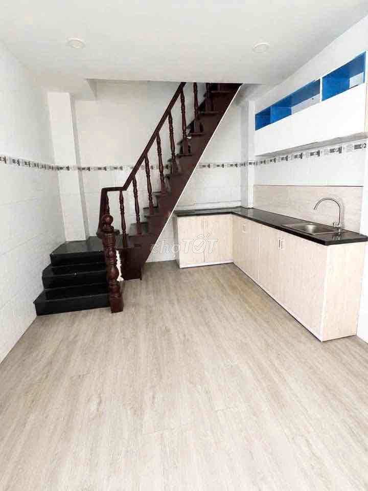 Nhà 1 Trệt 1 lầu 1 Pn ở ngay