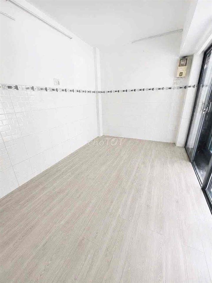 Nhà 1 Trệt 1 lầu 1 Pn ở ngay
