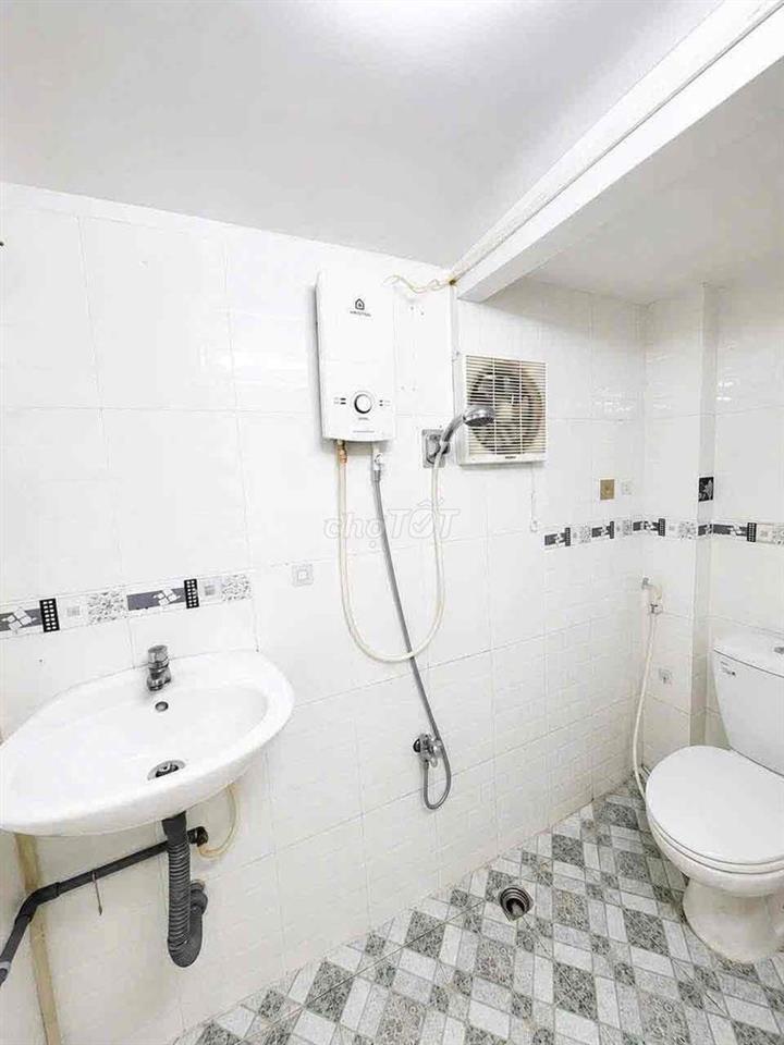 Nhà 1 Trệt 1 lầu 1 Pn ở ngay