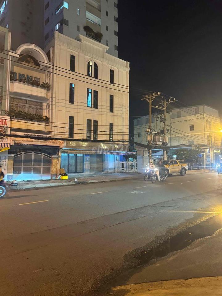 Căn Hộ Cao Cấp . Ở Ngay . Có Thang Máy