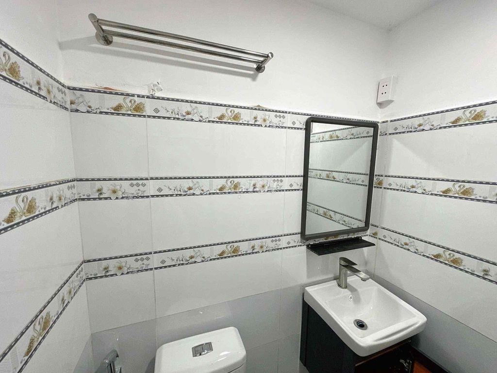 Nhà 1 Trệt 1 lửng . Có Sẵn Nội Thất